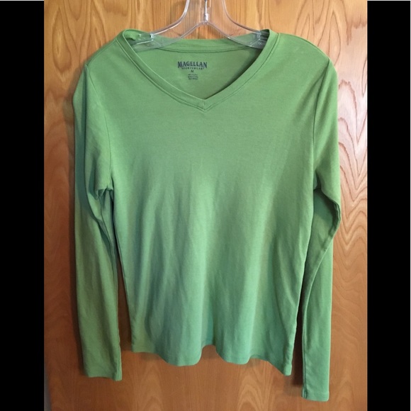 ⭐️Magellan l/s top size Med - Picture 1 of 2